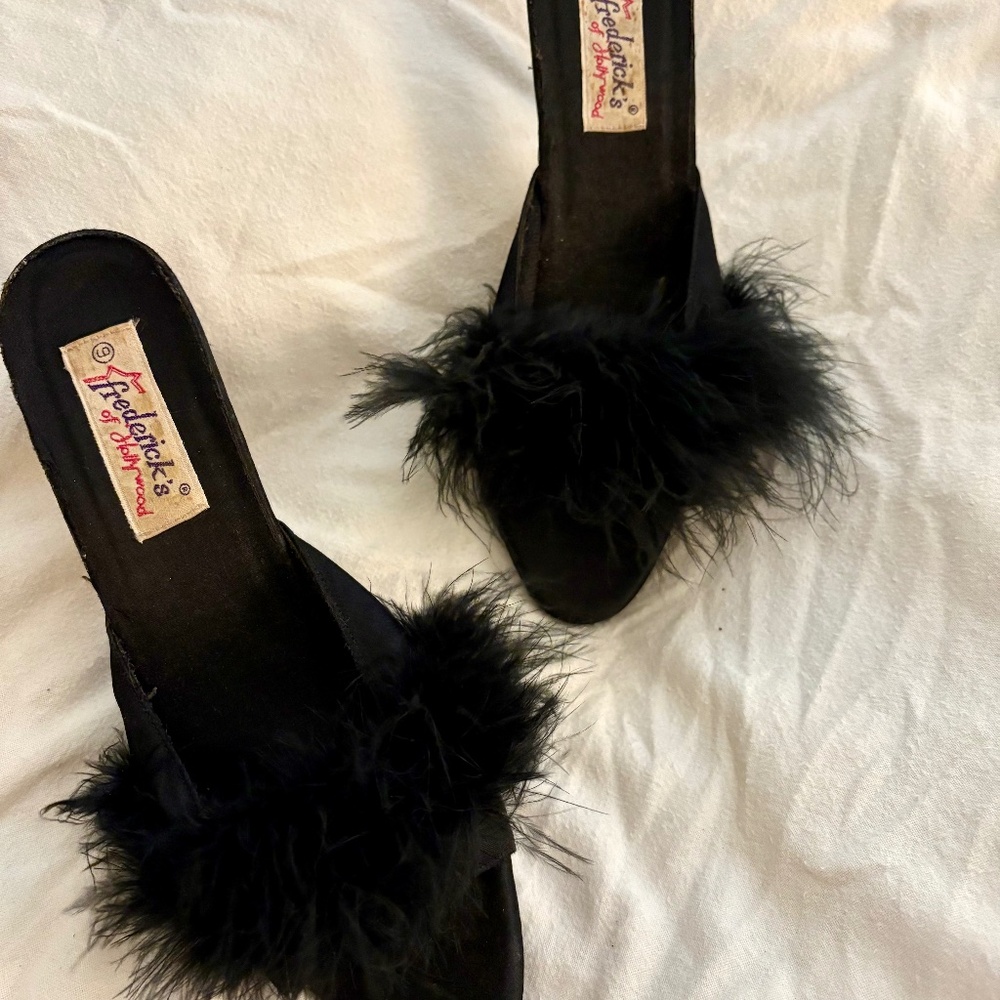 Vintage Frederick’s of Hollywood Satin Bedroom Slipper - Picture 2 of 5